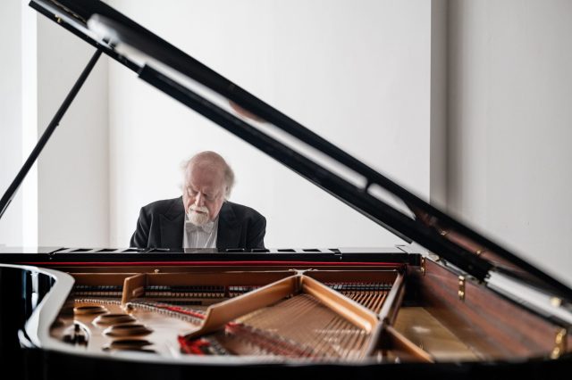 Peter Donohoe, piano